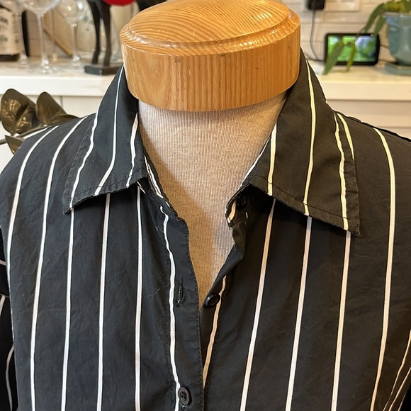 VGUC Brunette The Label oversize black button down long shirt with white stripe - Picture 4 of 10
